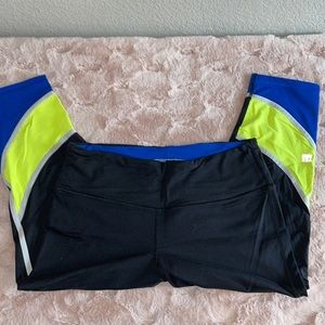 Victoria Secret Black Capri w/ neon yellow Workout Legging VSX Sport Size Large